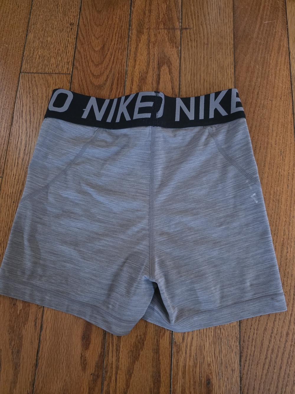 Nike Pro Women's Light Gray Athletic Training Shorts - Picture 4 of 4
